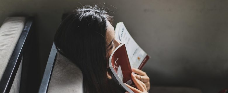 bqg书源管理界面，展示书源列表、在线状态指示灯、响应时间数据及导入导出按钮